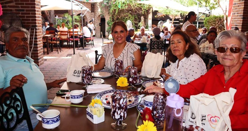 DIF Los Cabos festejó el día de Los Abuelos con desayuno en CSL y SJC