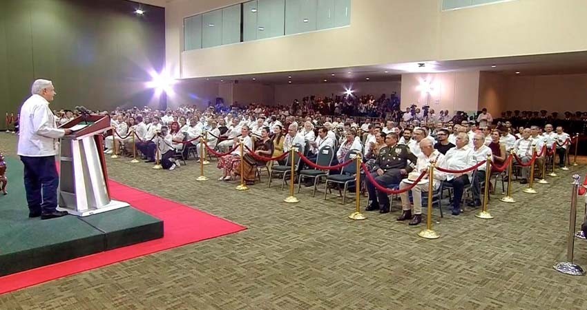 Asiste Gobernador Castro Cosío a Quinto Informe del presidente Andrés Manuel López Obrador