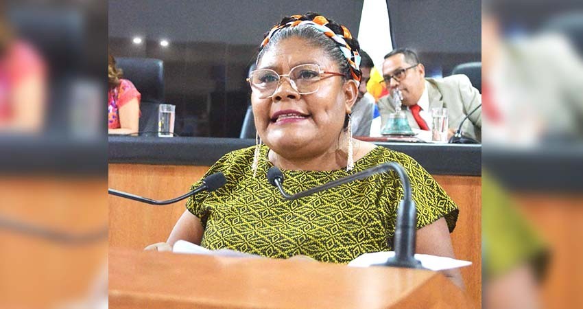 Rinde la diputada Eufrocina López Velasco informe de trabajo de la Diputación Permanente