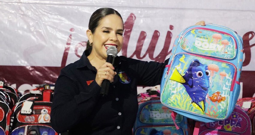 Entrega diputada Gabriela Montoya útiles escolares a niñas y niños de Los Cabos