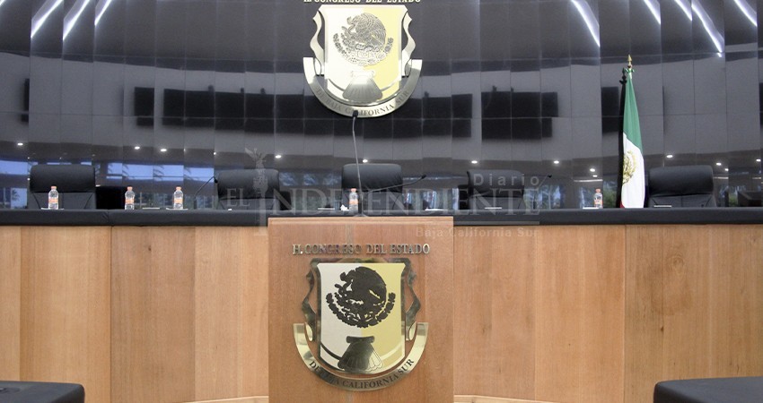 No están obligados a renunciar los legisladores que aspiren a otro cargo: Avilés Castro