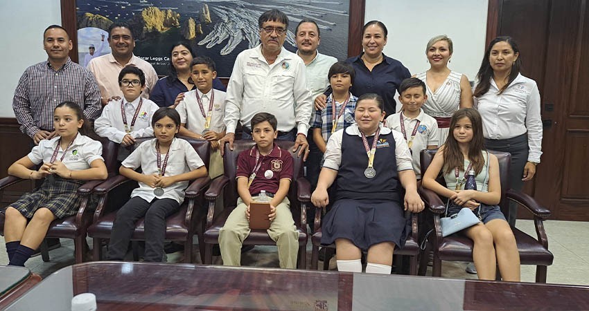 Cabildo infantil de Los Cabos presenta al alcalde propuestas en favor de la niñez