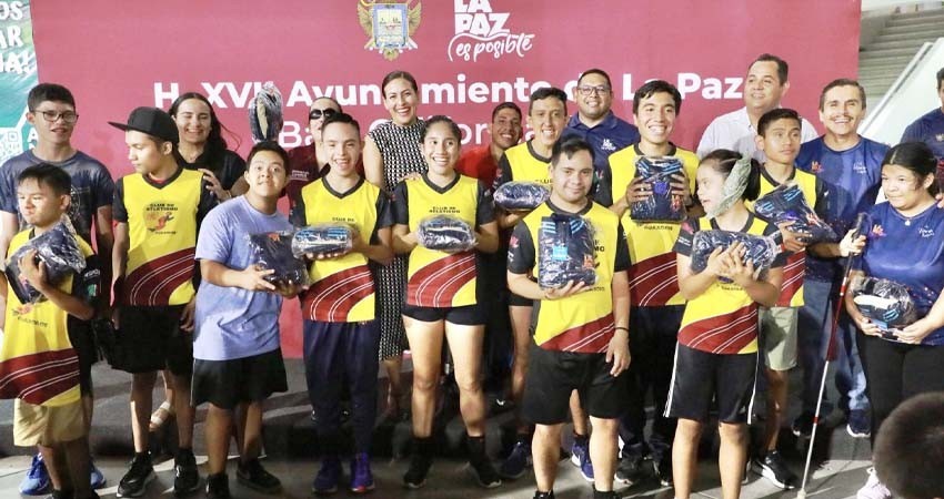 Entrega Alcaldesa uniformes a los seleccionados de paratletismo y boccia