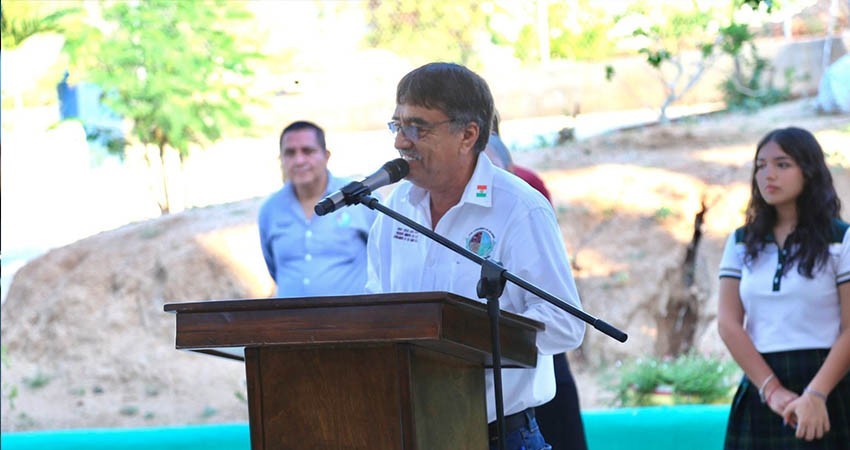 Refrenda Leggs Castro su compromiso con el sector estudiantil de Los Cabos