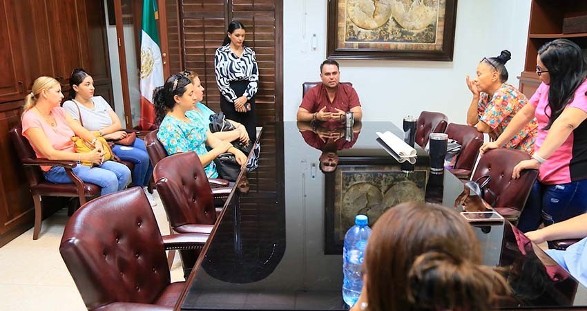 Recibe Ayuntamiento de Los Cabos planteamientos de maestras monitoras educativas