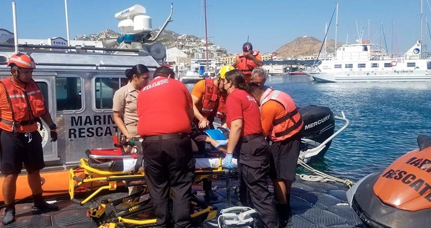 Recatan a persona inconsciente a bordo de embarcación, cerca de Cabo San Lucas