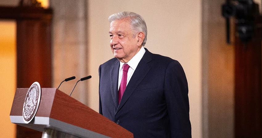 INE ordena a AMLO eliminar la ‘posdata’ de sus conferencias matutinas