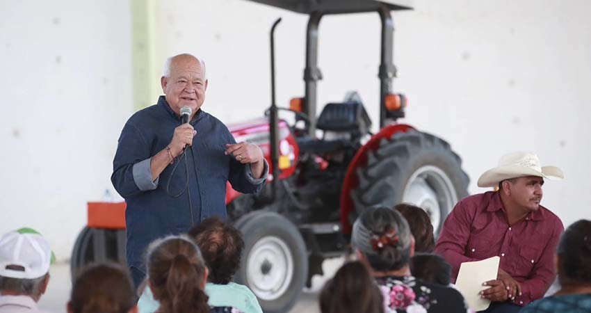 Continua la gira del gobernador por Comondú