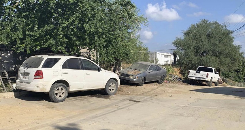 Piden a la población retiren vehículos abandonados en la vía publica