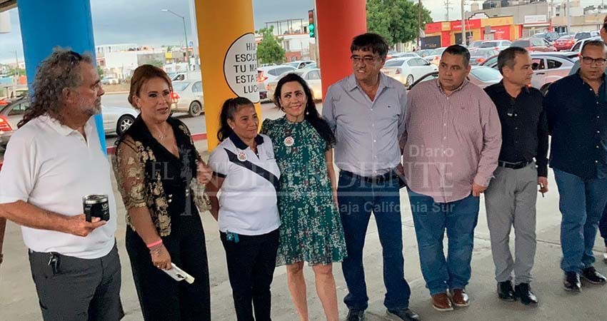 Recuperan espacio bajo el puente de Leona Vicario mediante obras de alebrijes
