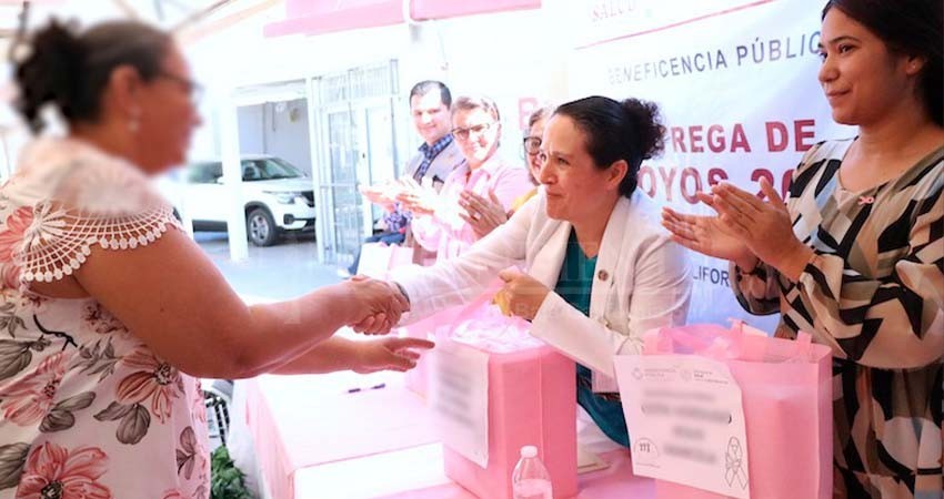 Entrega gobierno de BCS apoyos en salud a mujeres en tratamiento por cáncer de mama