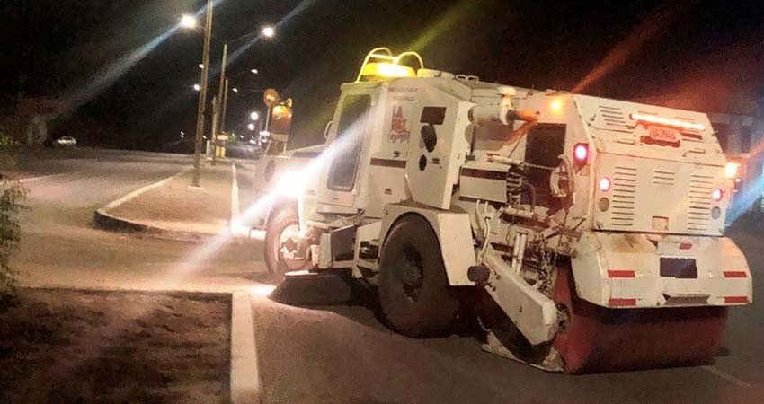 Limpia Servicios Públicos 5 kilómetros de bulevares con barredora mecánica