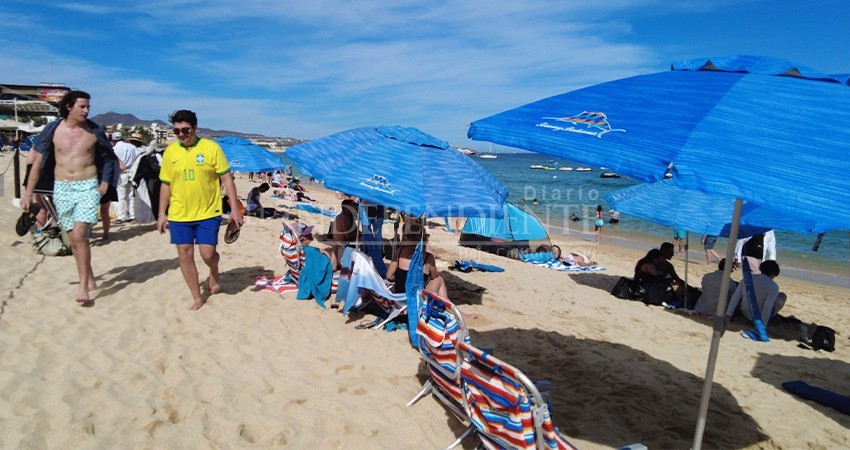 Renta de sombrillas en playas de Los Cabos no está regulada: Inspección Fiscal