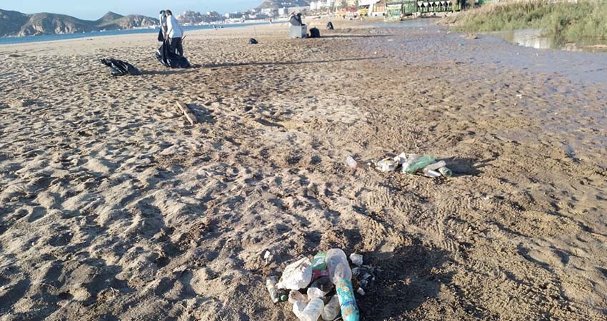 Limpian las playas de Los Cabos, tras lluvias por huracán "Lidia"