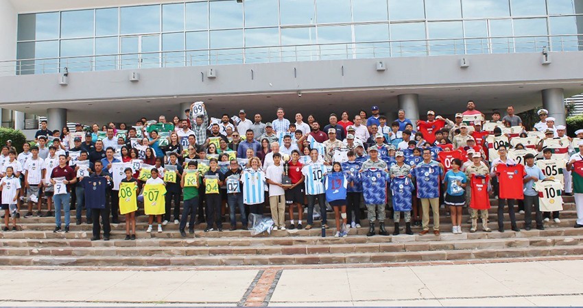 Entregó gobernador Castro Cosío, uniformes a equipos participantes de “Copa PAZífica”