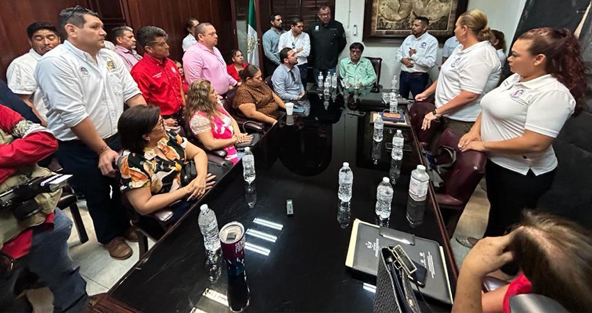 Se reúne Sindicato de Burócratas con el alcalde Leggs Castro