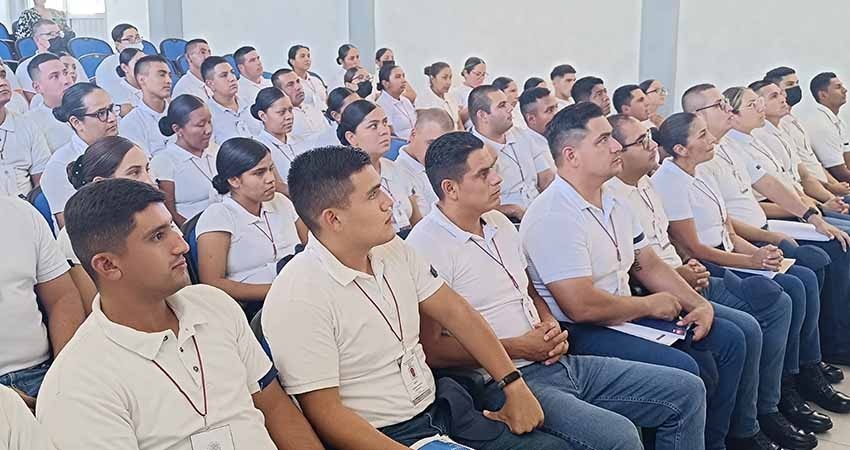 Reciben cadetes de la Academia Estatal de Seguridad capacitación para identificación de documentos falsos
