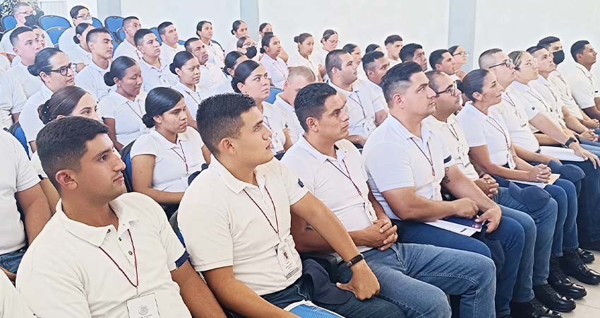 Reciben cadetes de la Academia Estatal de Seguridad capacitación para identificación de documentos falsos