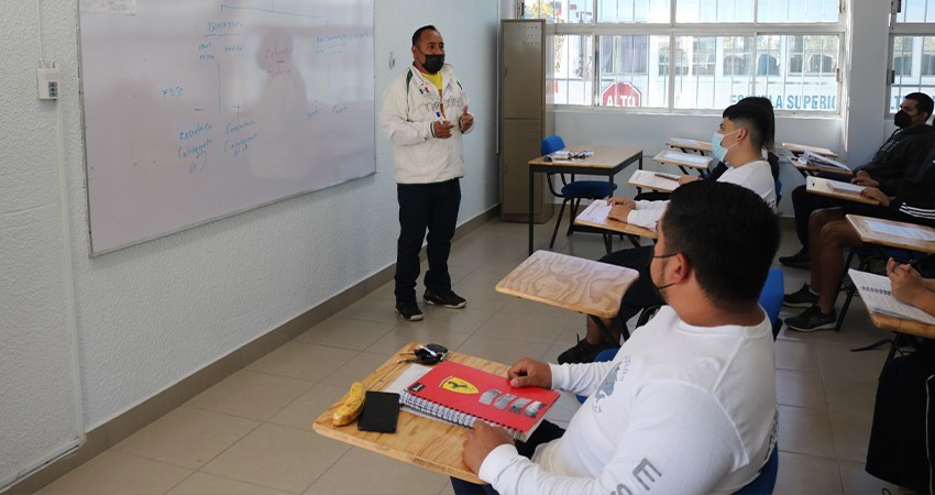 Preparan a estudiantes normalistas sobre la Nueva Escuela Mexicana