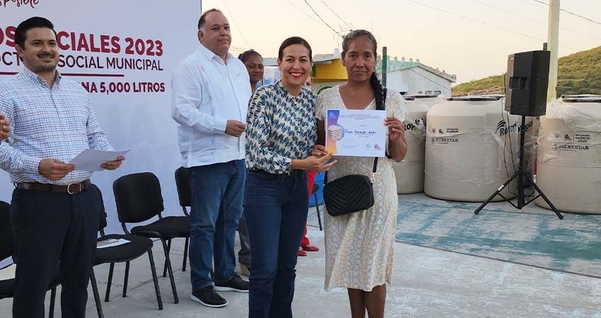 Beneficia Ayuntamiento de La Paz a 102 familias con la entrega de apoyos sociales