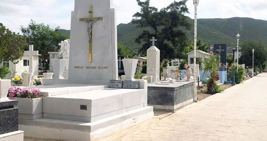 Listos panteones de La Paz para recibir a los visitantes