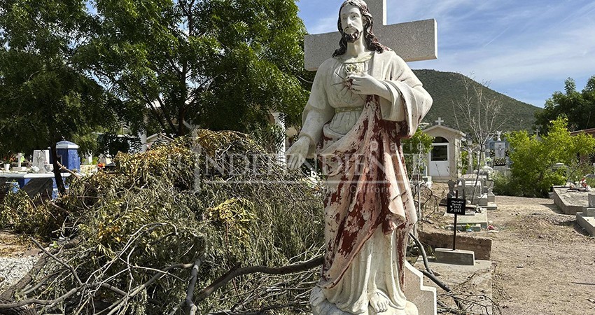 Dia de muertos: ciudadanos encuentran los cementerios en pésimas condiciones