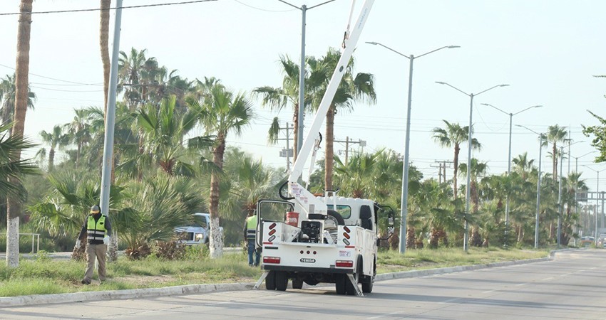 En 3 días Servicios Públicos Municipales ha reparado 800 luminarias en La Paz