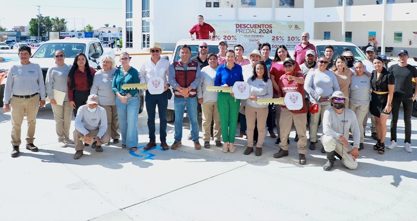 Entrega la alcaldesa de La Paz ocho vehículos a Zofemat del municipio