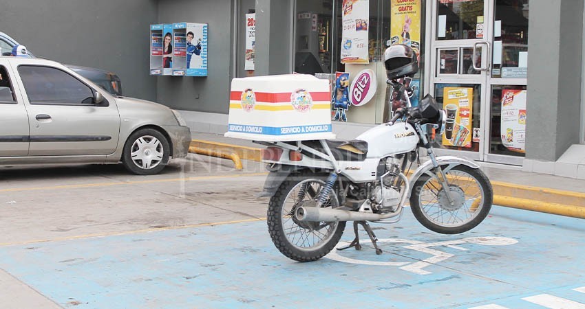 Pide legisladora que autoridades no condonen multas a infractores que usan cajones para personas con discapacidad