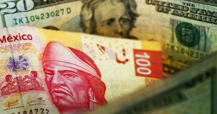 Peso retrocede ante dólar fortalecido por expectativas sobre tasas en EU