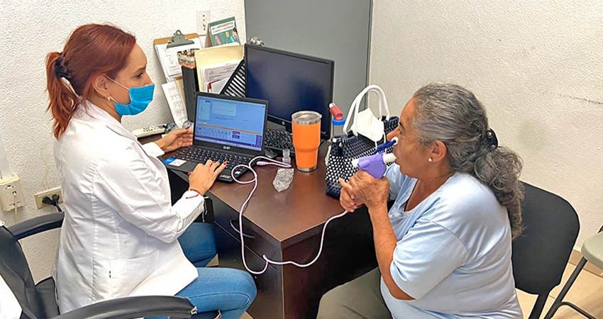 Acerca salud estatal espirometrías a comunidades rurales de La Paz