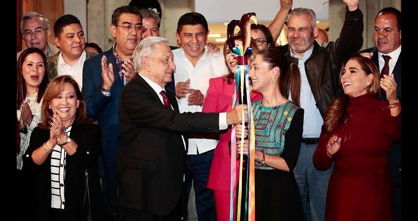 Responde AMLO a Calderón por mensaje sobre bastón de Sheinbaum