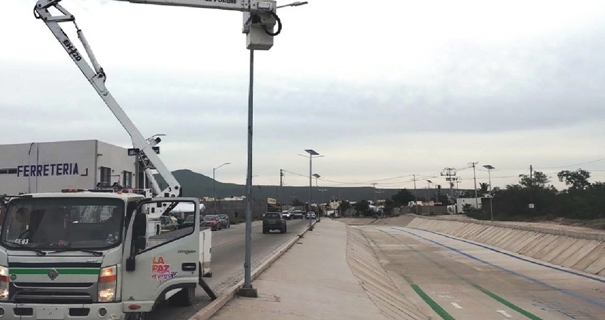 Reinstala Servicios Públicos La Paz más de 100 paneles solares en el Canalecón