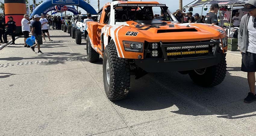 Despliegan fuerte operativo vial y de seguridad por la Baja 1000; hoteles se reportan al tope