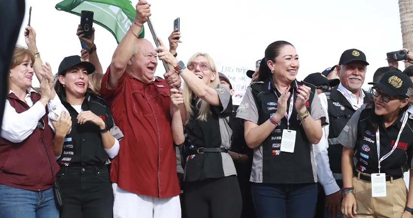 Castro Cosío encargado de dar el banderazo de salida de la internacional Baja 1000, en La Paz