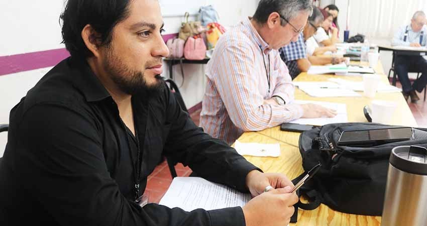 Participan más de tres mil docentes de nivel básico en jornada de cursos formativos