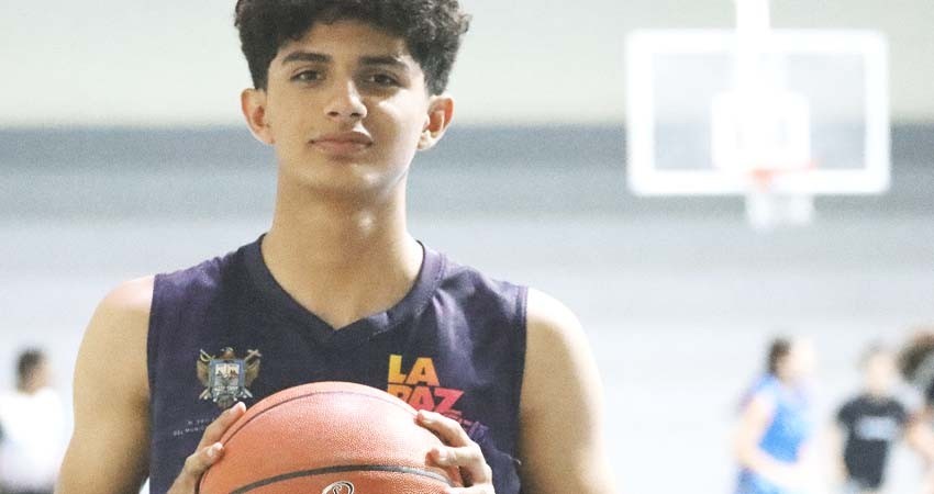 Reciben preselectivos de básquetbol material para reforzar entrenamientos