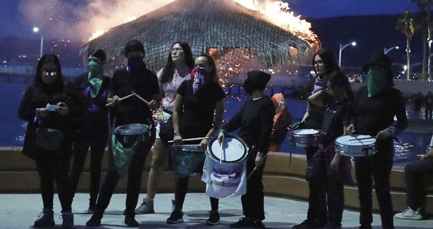 Denuncian agresiones a mujeres manifestantes, tras conmemoración del 25N en La Paz