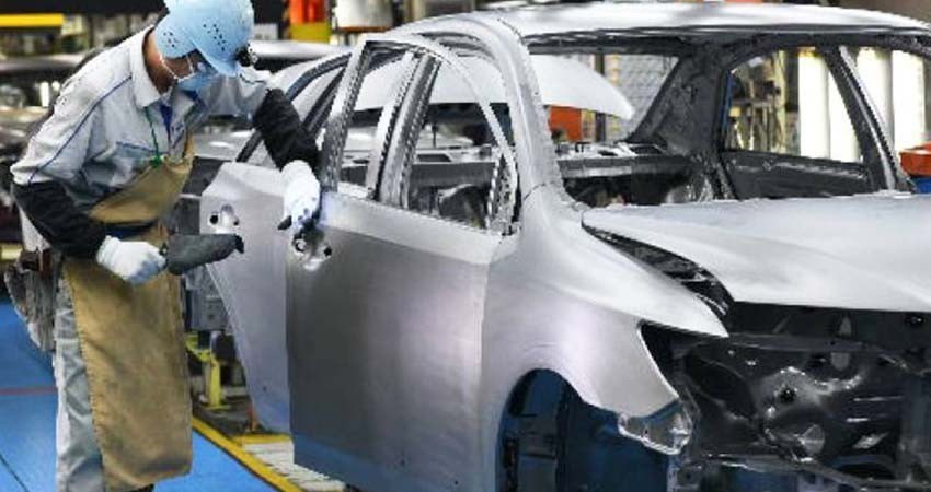 Sector obrero pide alza de 25% al salario mínimo para 2024