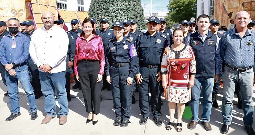 Anuncia la alcaldesa de La Paz bono de riesgo para policías municipales en 2024