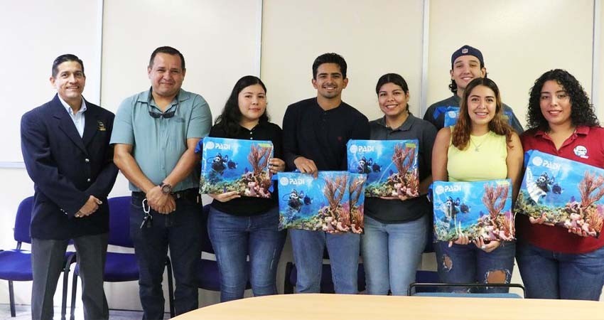 Entregan certificaciones de buceo a estudiantes de Turismo Alternativo de la UABCS