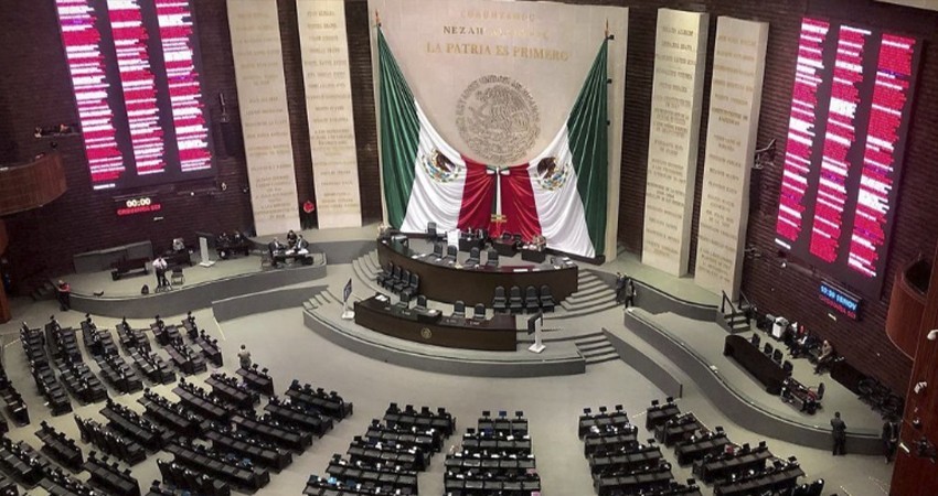 Gobierno pide a diputados que le ‘echen la mano’ para agilizar entrega de obras