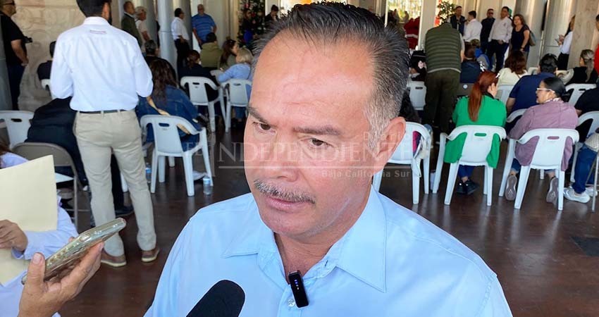 Ante emplazamiento de burócratas, promete gobierno del estado el pago de prestaciones