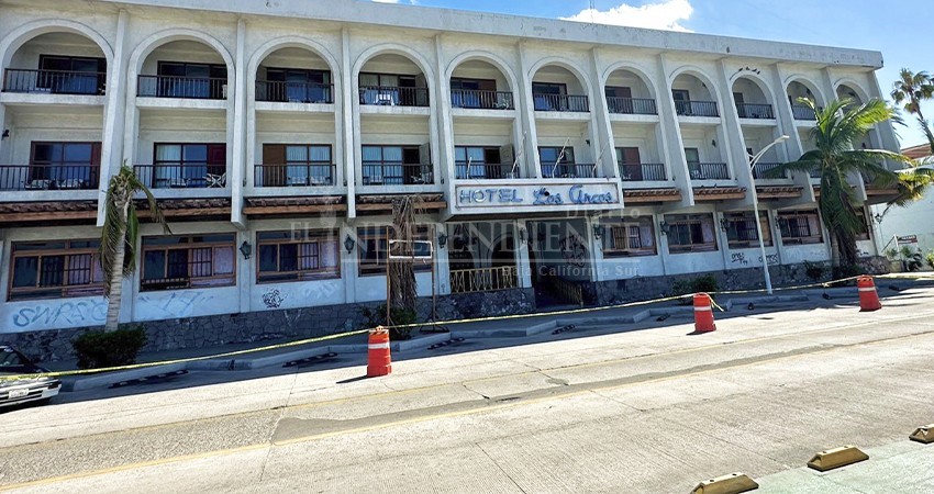 Ofrece bufete de abogados disolver huelga de hotel Los Arcos mediante arreglo con empleados