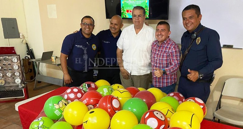 Bomberos de Cabo San Lucas donarán juguetes a niños en Acapulco
