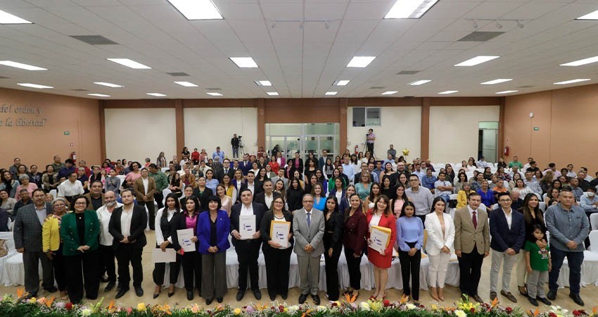 UABCS Campus La Paz entrega 222 títulos profesionales y grados académicos