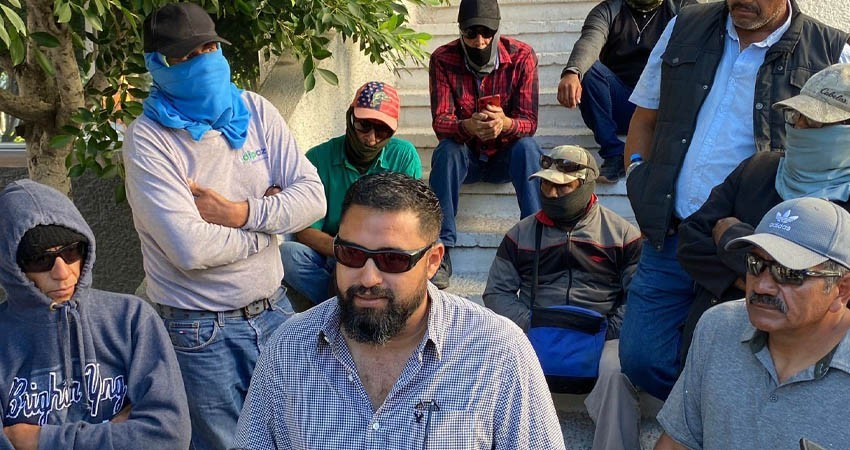 Bloquean trabajadores del “Piojillo” acceso a las oficinas de SEDATU