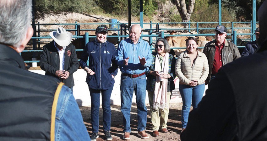 Entrega el gobernador infraestructura ganadera y apoyos en la H. Mulegé