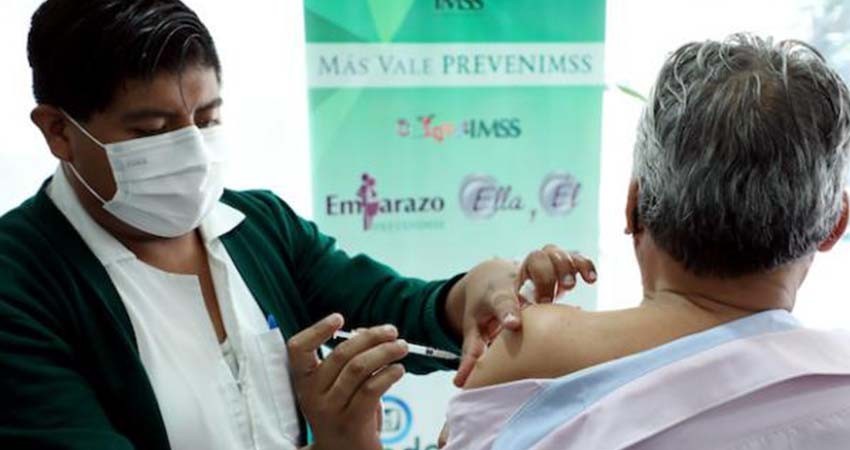 IMSS exhorta a vacunarse contra covid-19 e influenza