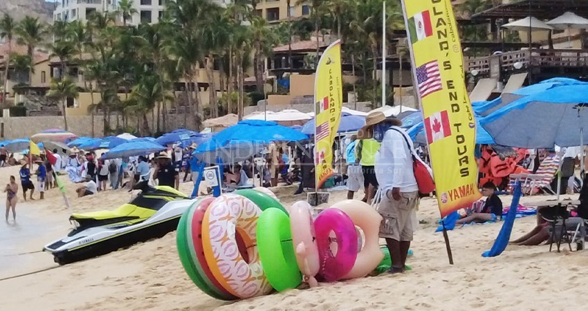 Suspende Inspección Fiscal 4 permisos a vendedores ambulantes en playas